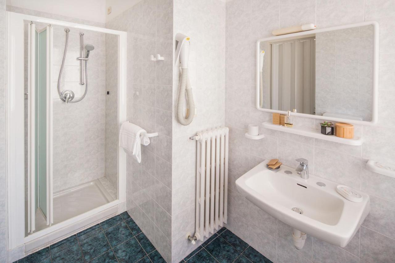 Hotel Virginia Diano Marina Dış mekan fotoğraf