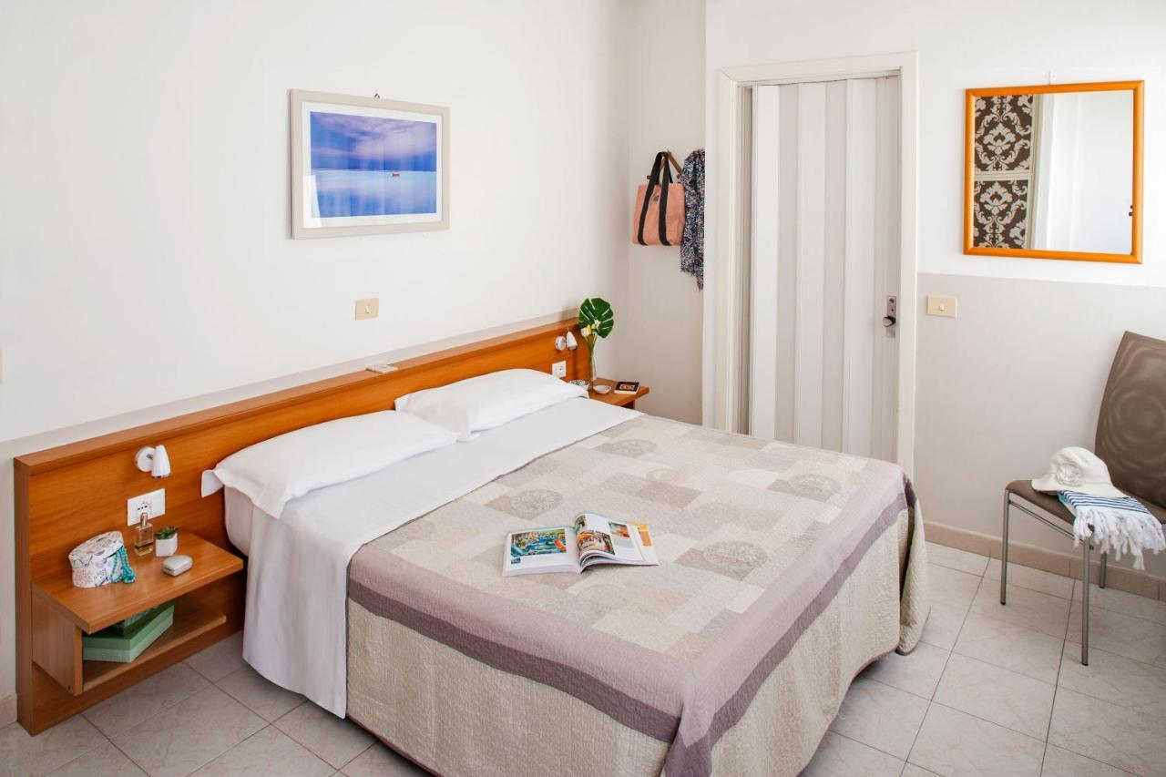 Hotel Virginia Diano Marina Dış mekan fotoğraf