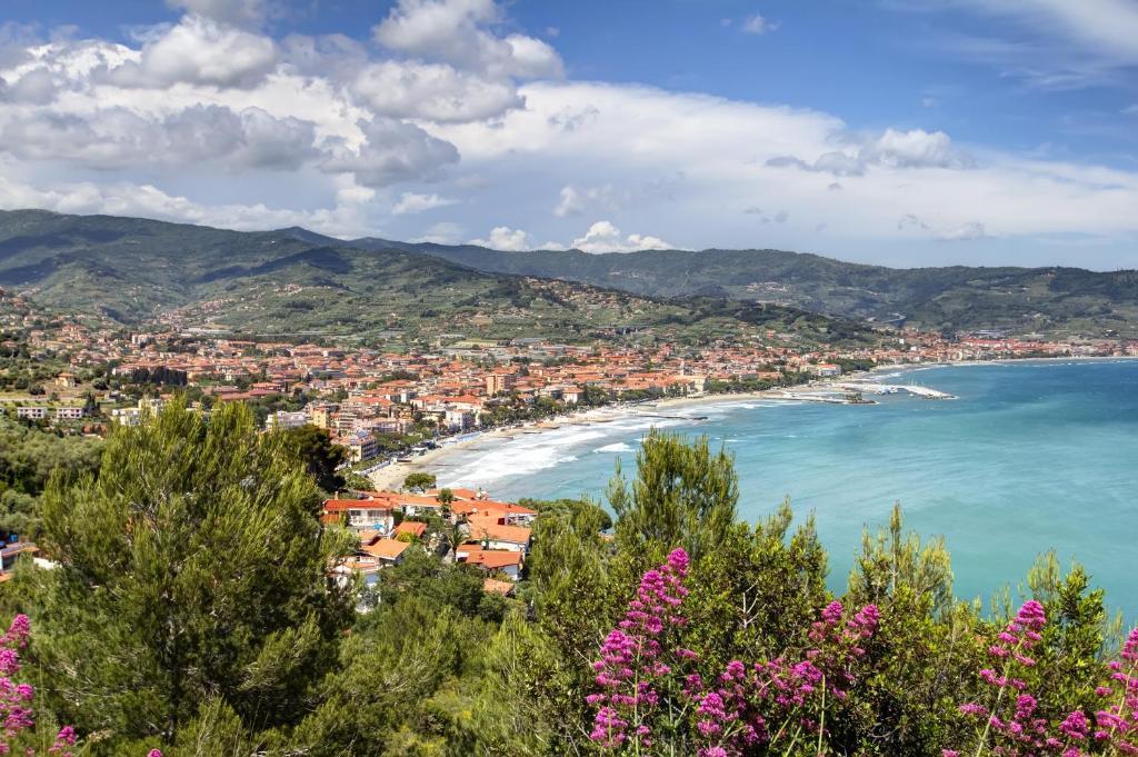 Hotel Virginia Diano Marina Dış mekan fotoğraf