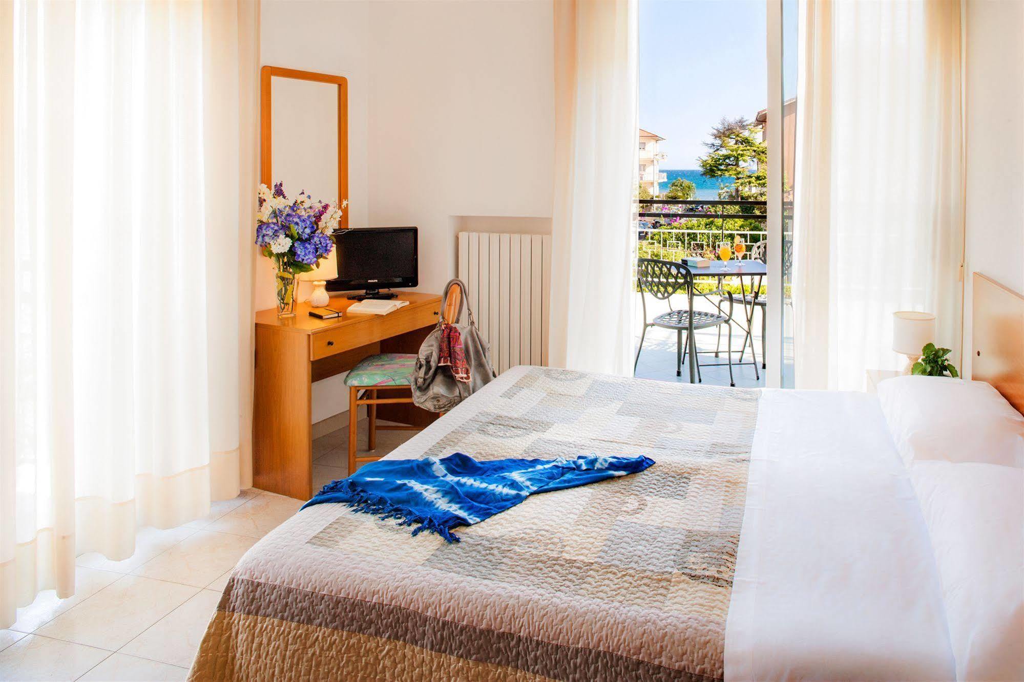 Hotel Virginia Diano Marina Dış mekan fotoğraf
